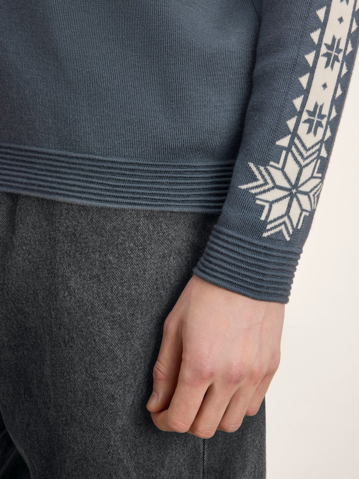 Dale Of Norway GEILO Merino-Pullover Herren – Steel - Offwhite – Ärmeldetail