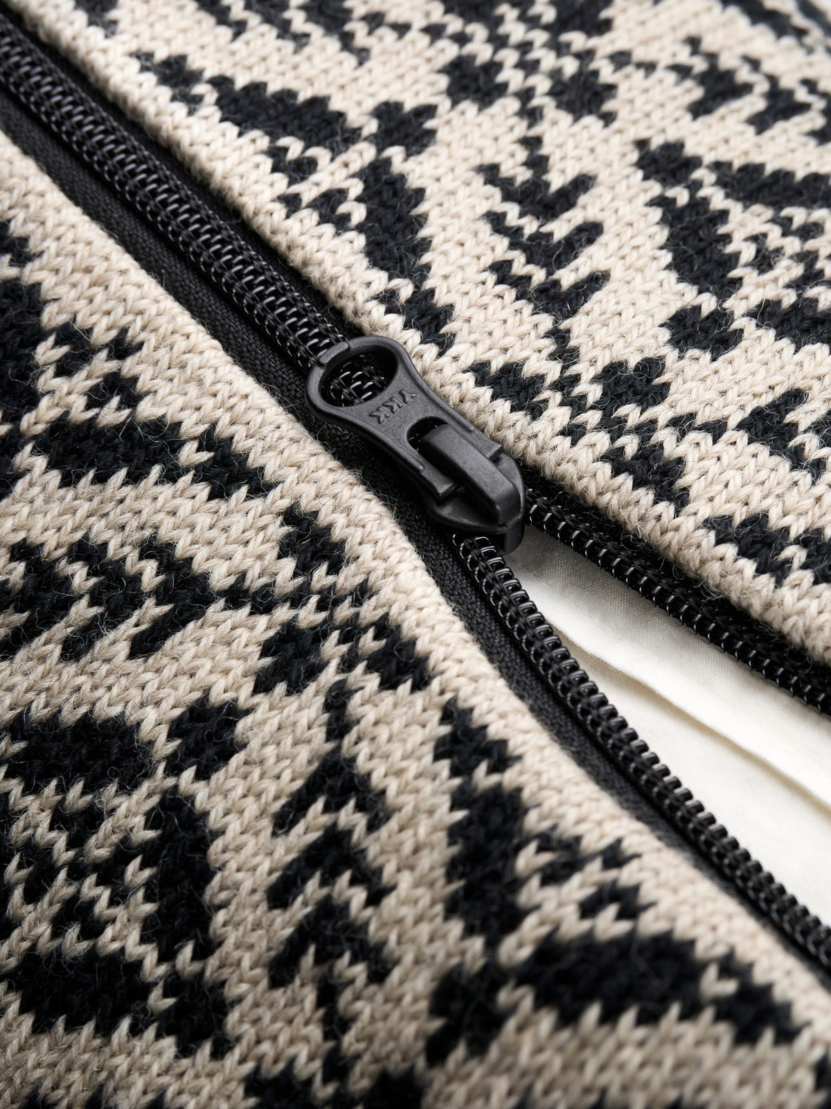 Dale Of Norway FROGNER Woll-Kissenhülle – Sand - Black – Detail oder Lifestyle