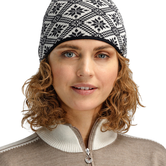 Dale Of Norway CHRISTIANIA HAT Black Offwhite One size - PeakStyle