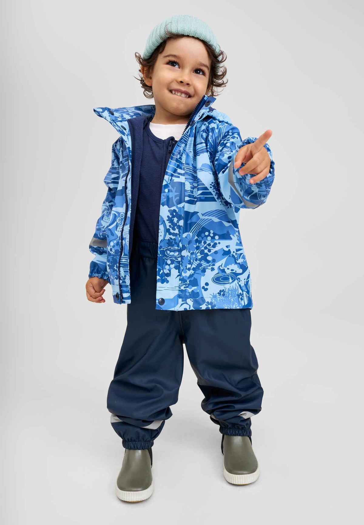 Reima Loiske Navy – Studioshot 1
