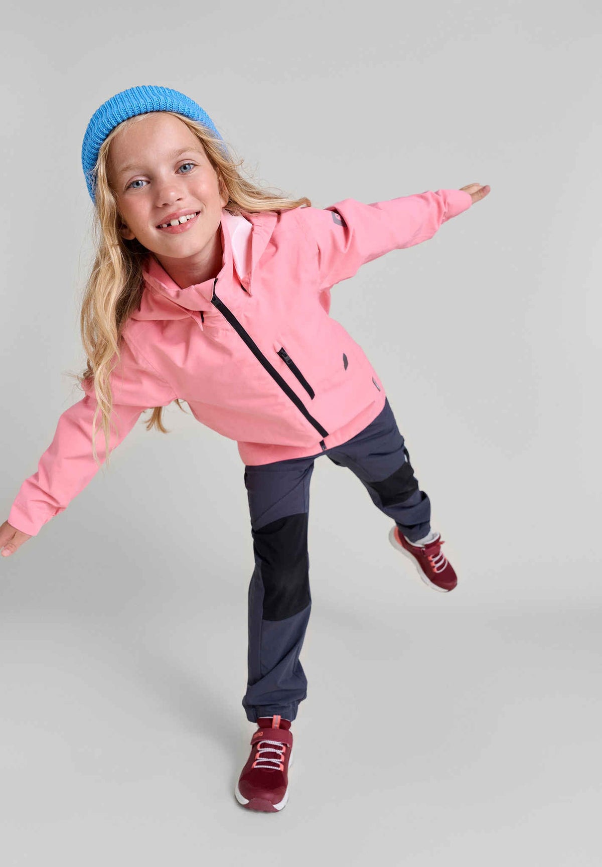 Reima Vaeltaa Soft Black – Studioshot 1