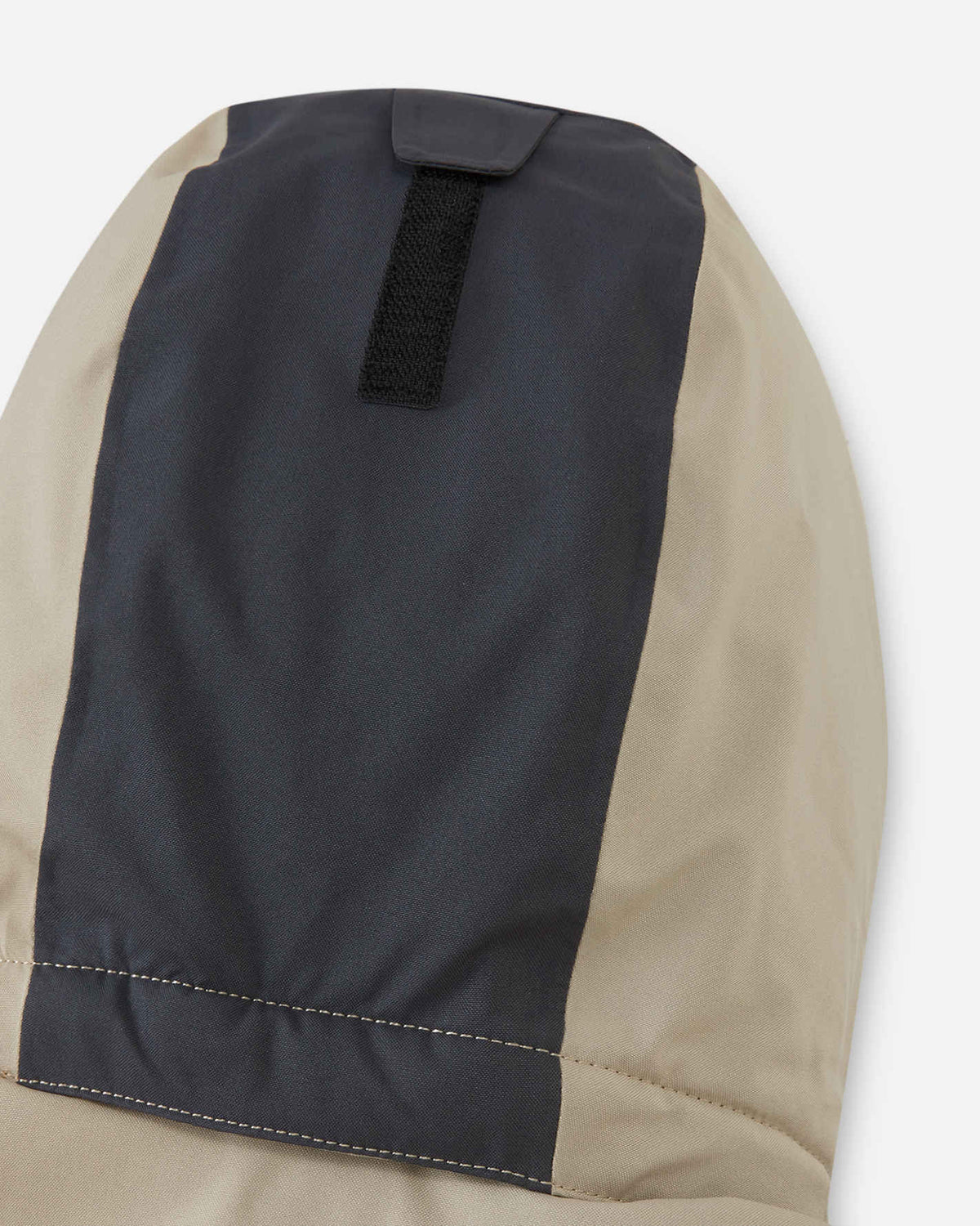 Tuta da neve Reima Skaulo ReimaTec per bambini, colore Earthy Beige – Dettaglio al ginocchio