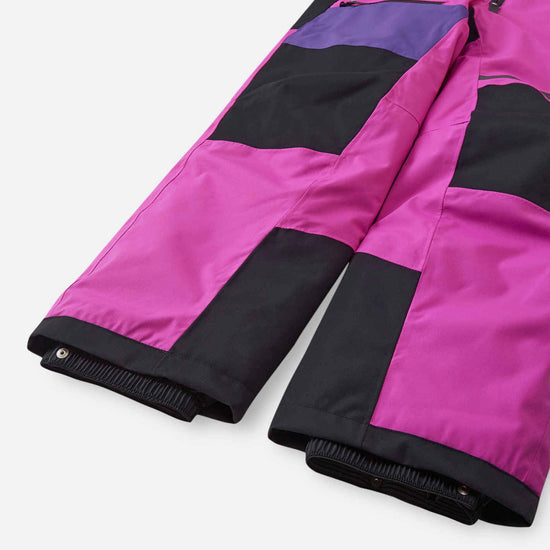 Tuta da neve Reima Skaulo ReimaTec per bambini, colore fucsia – Dettaglio delle gambe