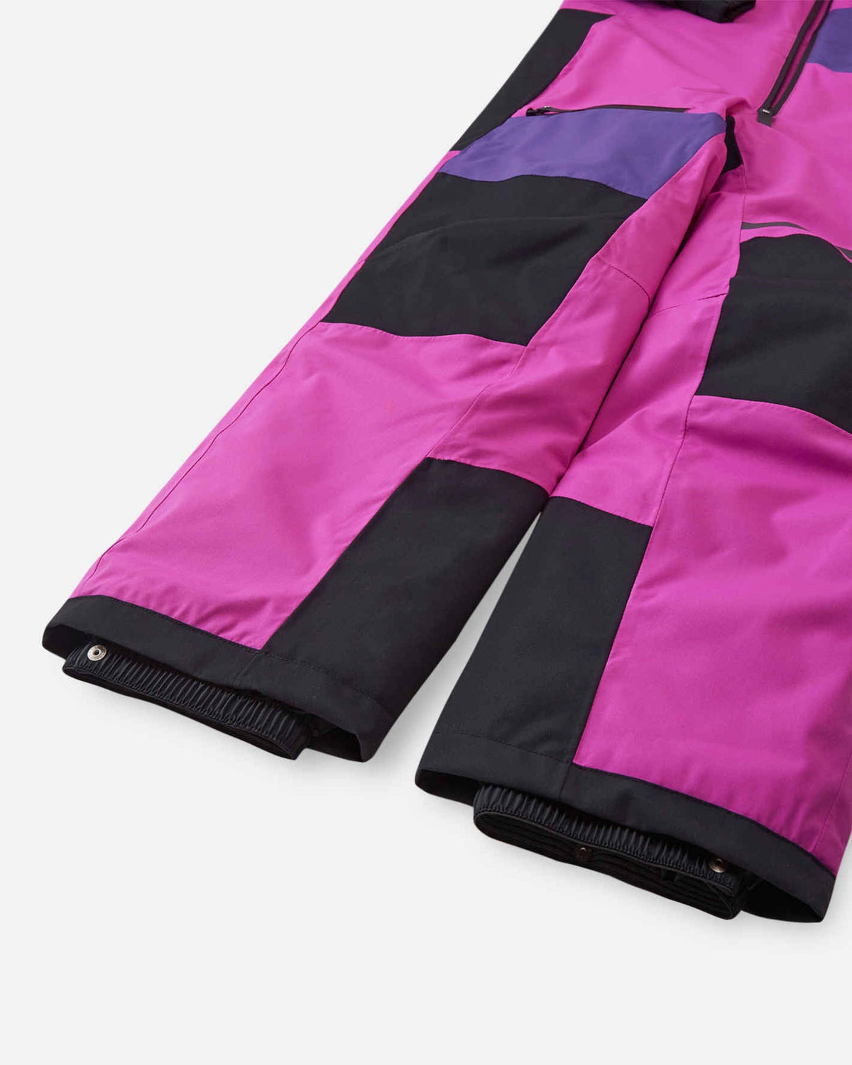Tuta da neve Reima Skaulo ReimaTec per bambini, colore fucsia – Dettaglio delle gambe