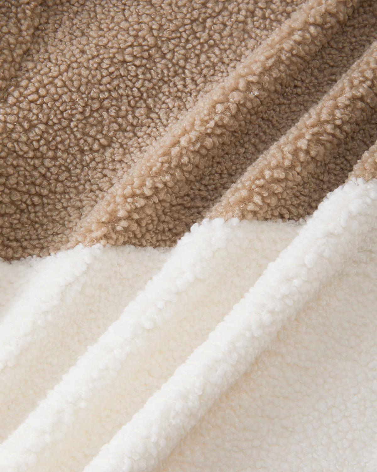 Chaqueta de felpa Reima Muhkea para niños, color Earthy Beige – Detalles del material