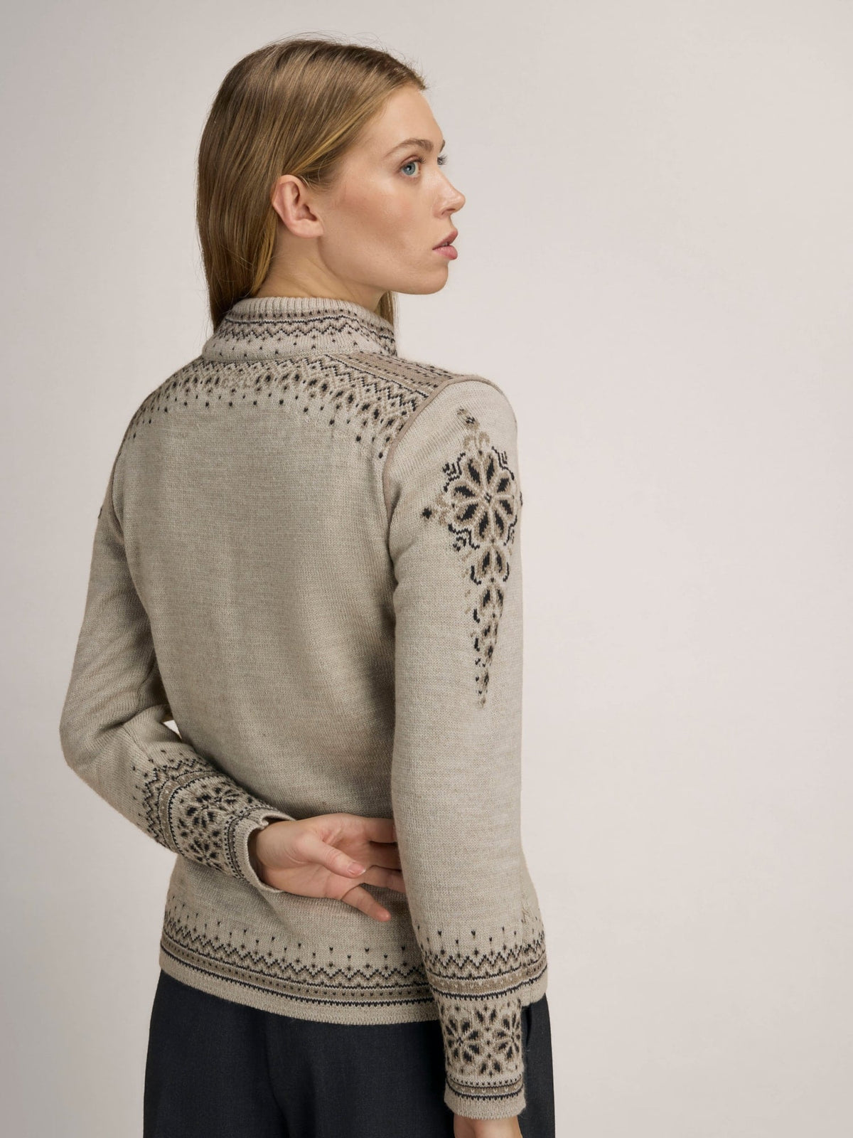 Dale Of Norway 140th Anniversary Damen Wolljacke Sand - Schulterdetail