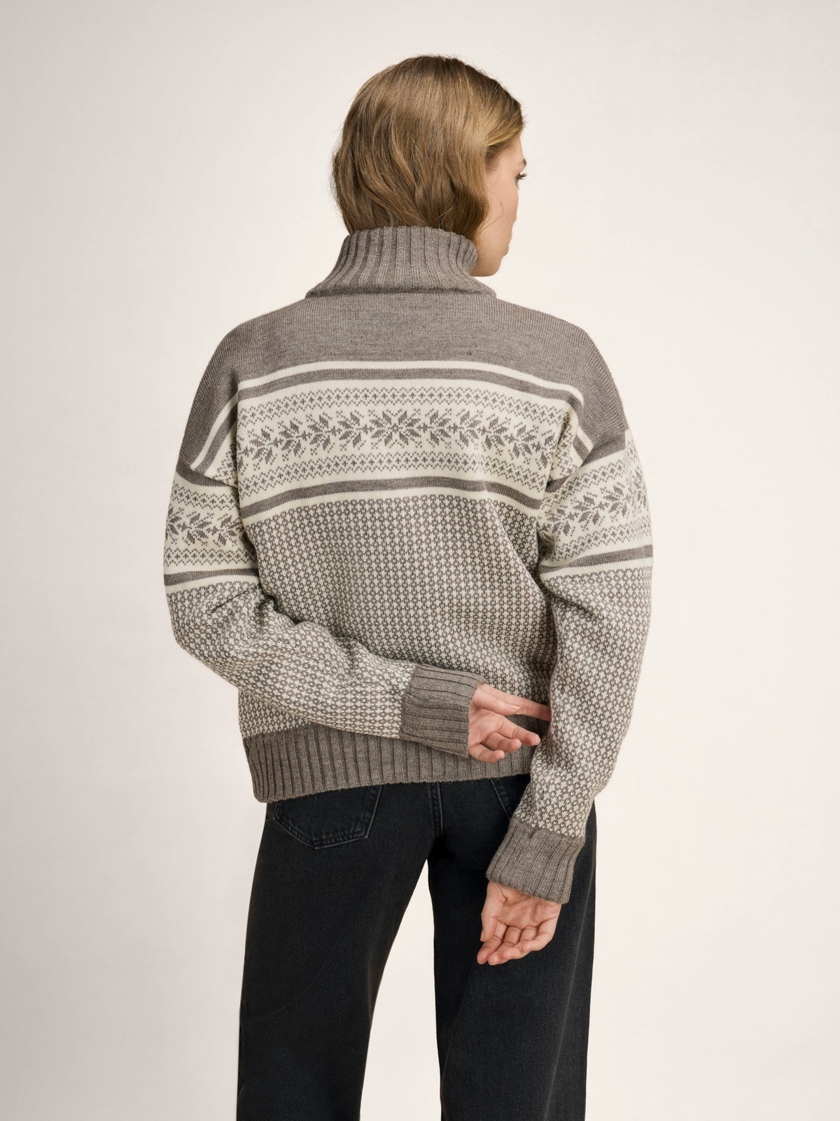 Dale Of Norway 85861 – P00 – Studio – Quelle 85861_p00_vola_wp_fem_sweater--33.jpg