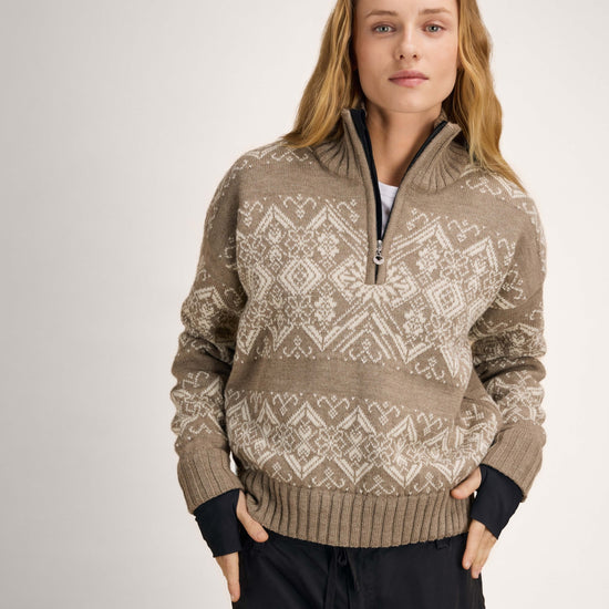 Dale Of Norway 96301 – P00 – Studio – Quelle 96301_p00_roset_wp_fem_sweater--3_edit.jpg