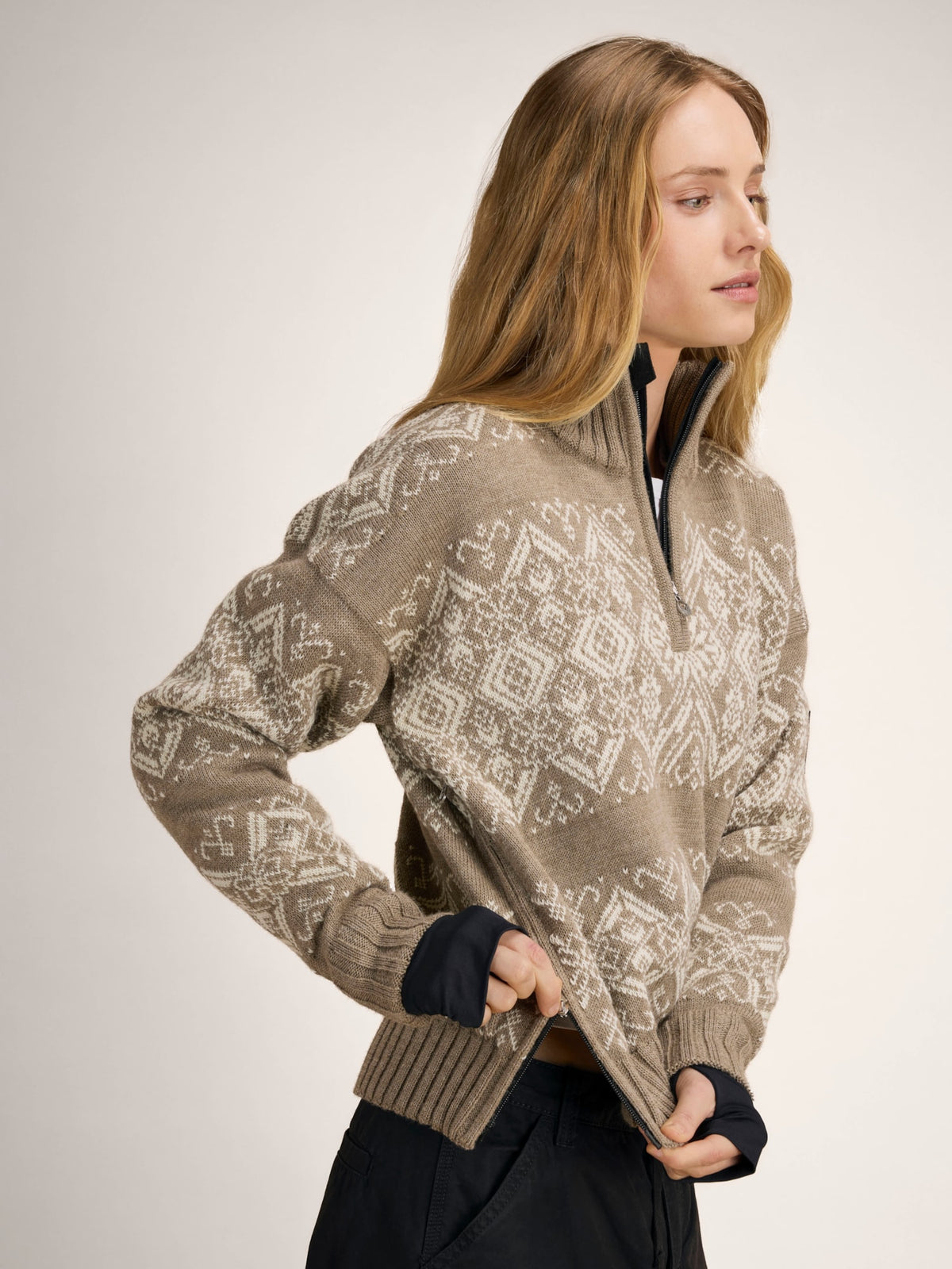 Dale Of Norway 96301 – P00 – Studio – Quelle 96301_p00_roset_wp_fem_sweater--8.jpg
