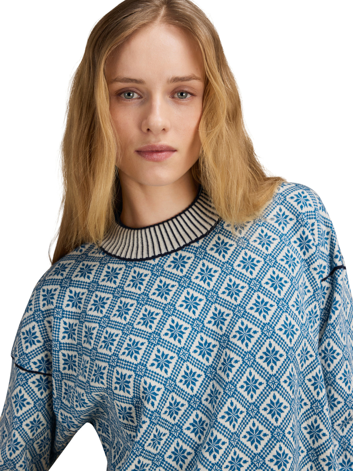 Dale Of Norway LANGØY Women – Arctic Blue - Offwhite – Studio – 96341_H00_LANGØY_FEM_SWEATER- 6
