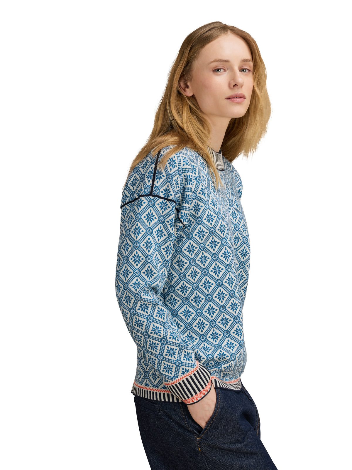 Dale Of Norway LANGØY Women – Arctic Blue - Offwhite – Studio – 96341_H00_LANGØY_FEM_SWEATER- 13