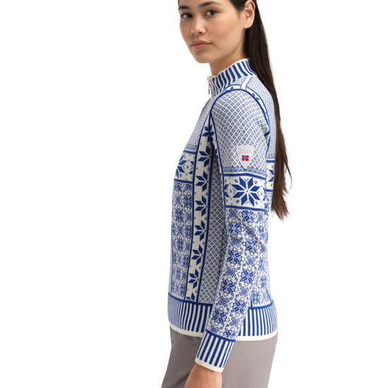 Dale Of Norway VARDÅSEN Damen – Offwhite - Ultramarine – Studio – 96361_A00_VARDASEN_FEM_SWEATER-875