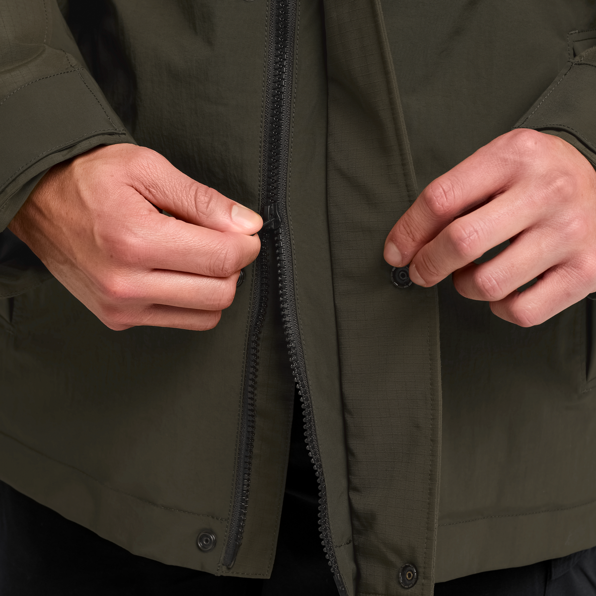 Jack Wolfskin GLACIER SHIELD Winterjacke Herren Obsidian Moss – Logodetail