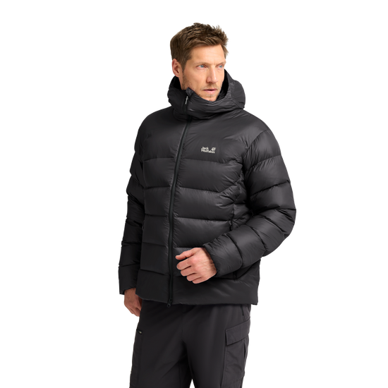Jack Wolfskin SNOWDRIFT DOWN Herren-Daunenjacke Black – Studioansicht vorn