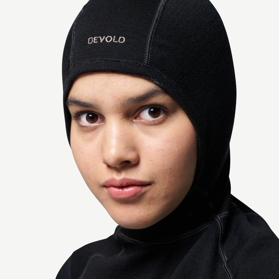 Devold EXPEDITION 235 Merino-Sturmhaube – Black – Hersteller-Studioaufnahme 1