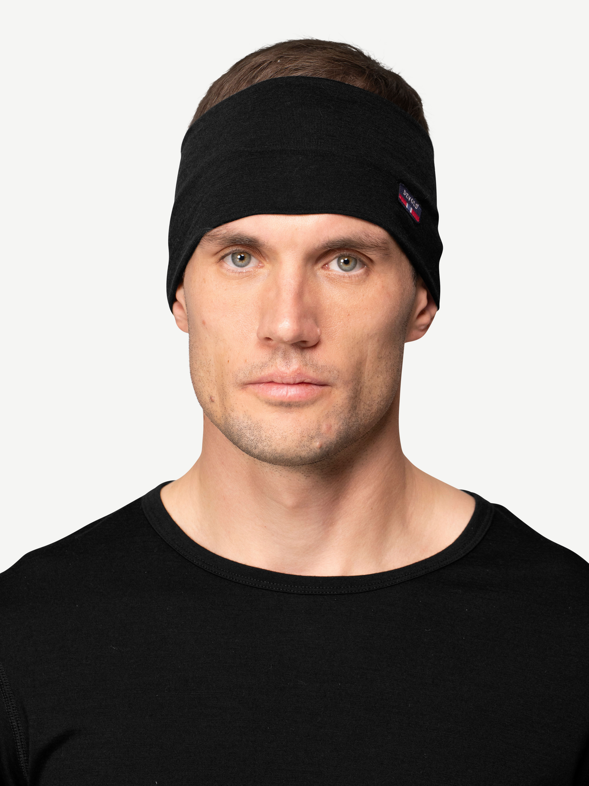 Devold BREEZE Merino-Stirnband Black – Studioansicht 3