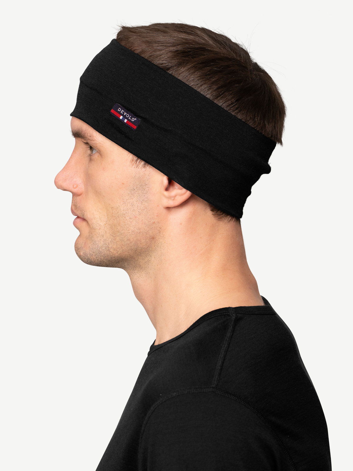 Devold BREEZE Merino-Stirnband Black – Studioansicht 4