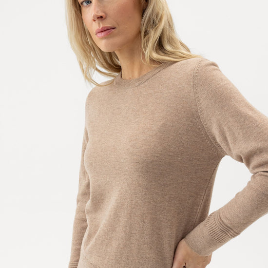 Holebrook Renata Crew – Khaki – Studioansicht