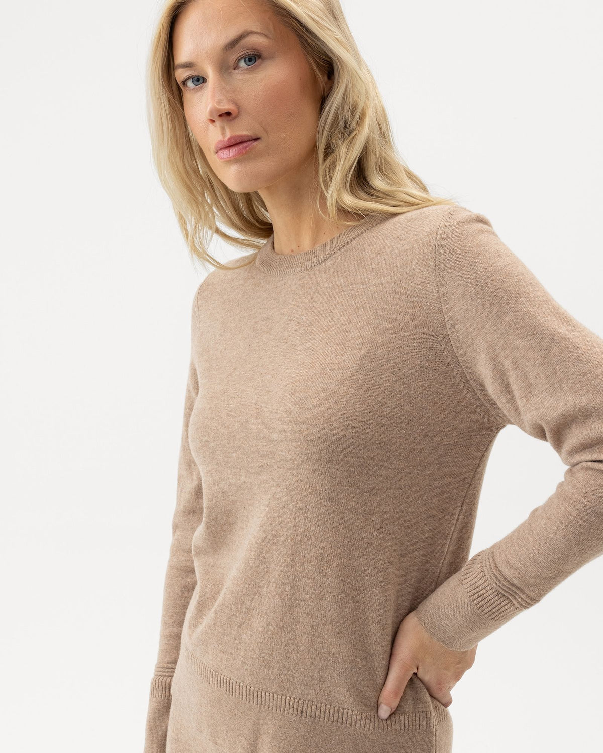 Holebrook Renata Crew – Khaki – Studioansicht