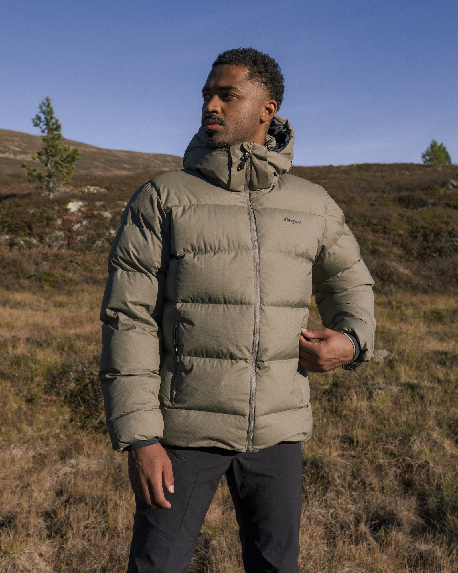 Bergans M LAVA WARM DOWN JACKET W/HOOD - Daunenjacken bei PeakStyle