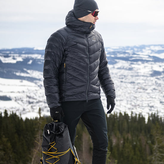 Bergans M Y LIGHTLINE WEIGHTLESS DOWN JACKET HOOD - Daunenjacken bei PeakStyle