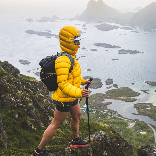 Bergans W Y LIGHTLINE WEIGHTLESS DOWN JACKET HOOD - Daunenjacken bei PeakStyle