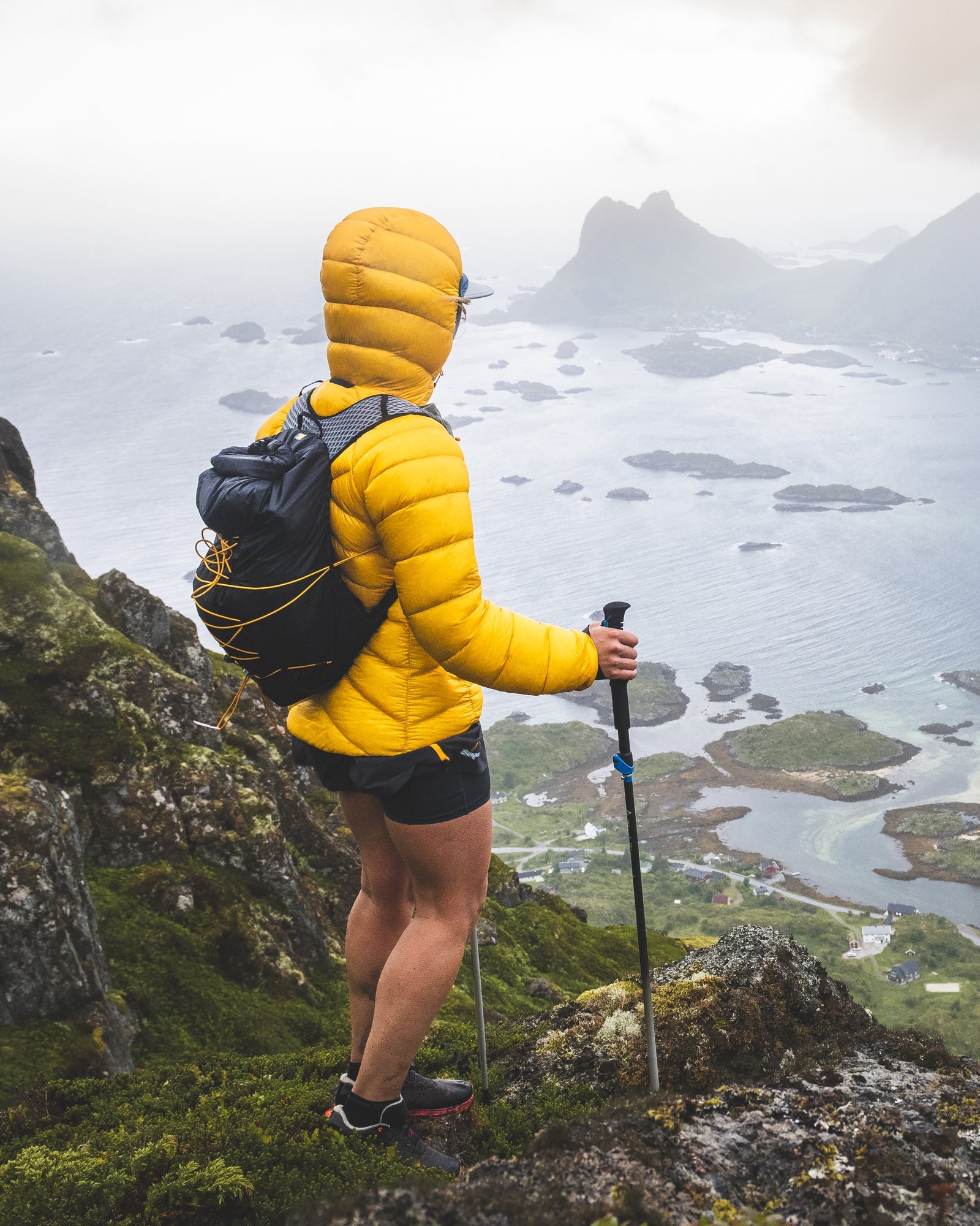 Bergans W Y LIGHTLINE WEIGHTLESS DOWN JACKET HOOD - Daunenjacken bei PeakStyle