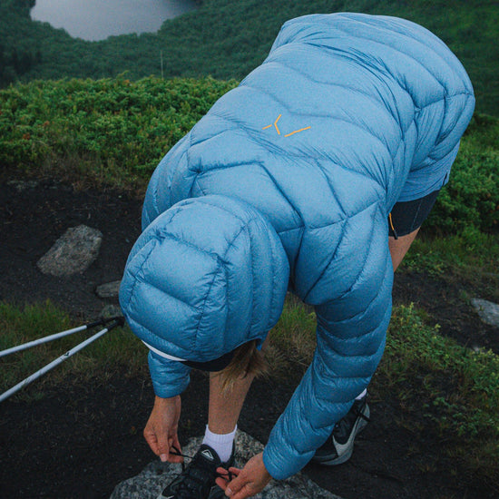 Bergans W Y LIGHTLINE WEIGHTLESS DOWN JACKET HOOD - Daunenjacken bei PeakStyle