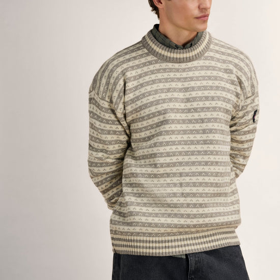 Dale of Norway Skipsleia unisex wool sweater M00 – studio men's front