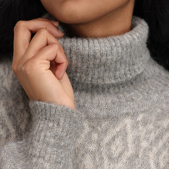 Dale Of Norway W FALUN ALPA FEMININE SWEATER Lightcharcoal  Offwhite XS - PeakStyle