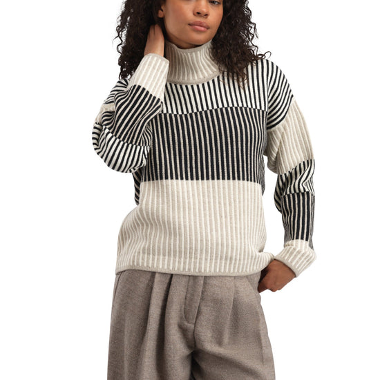 Dale Of Norway W SKARSTIND FEM SWEATER - Pullover bei PeakStyle