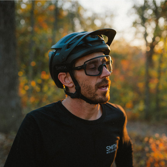 SMITH Forefront 3 Mips Fahrradhelm – Lifestyle – forefront3-helmet_matteBlack_lifestyle02.jpg