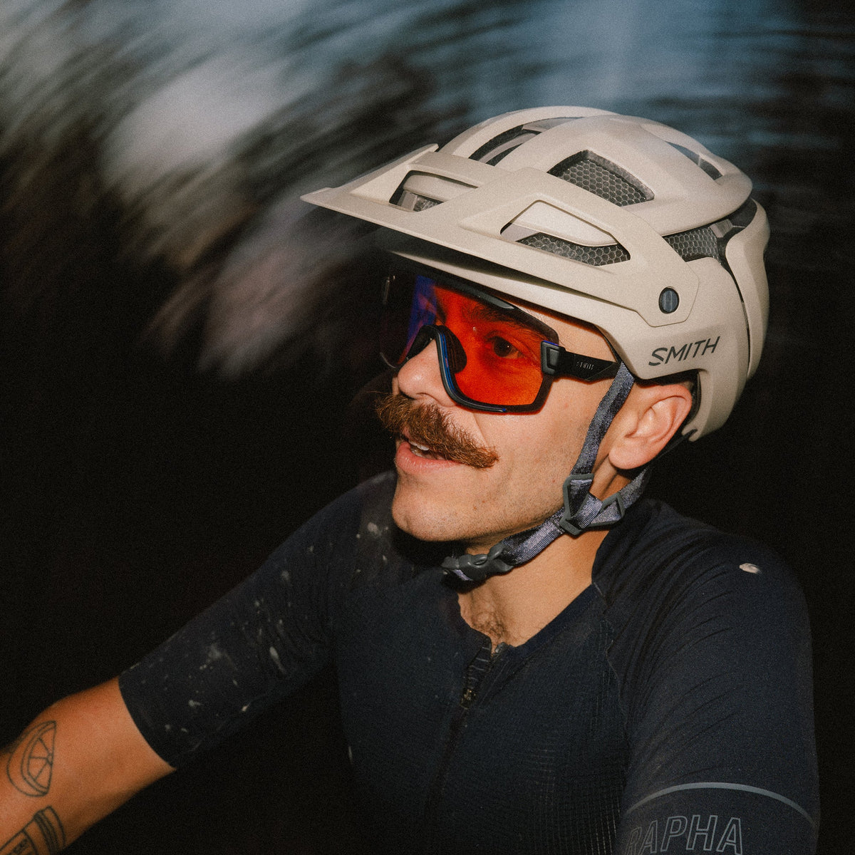 SMITH Forefront 3 Mips Fahrradhelm – Lifestyle – forefront3-helmet_matteChalk_lifestyle03.jpg