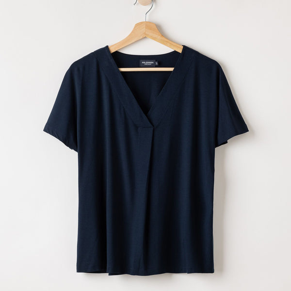 Ellen V-neck Top – Navy – Kleiderbügelaufnahme