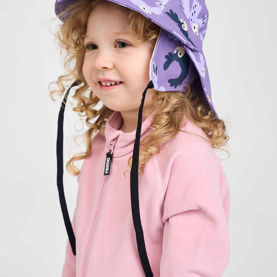 Sombrero para la lluvia Reima Rainy para niños, color Misty Violet – Foto de estudio