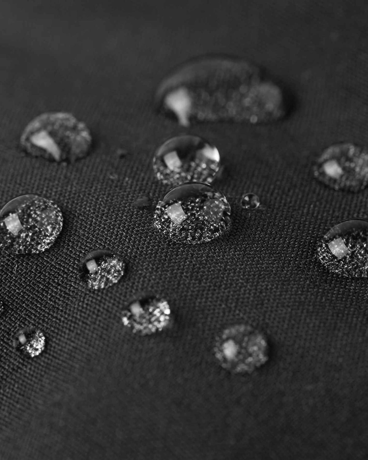 Guantes Reima Tehden Softshell para niños, negros – Detalle del material: repelente al agua