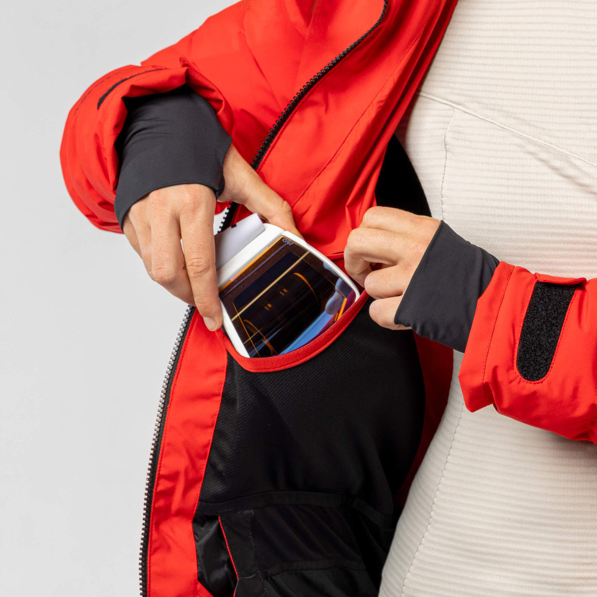 SCOTT Ultimate Warm wintersportjas voor dames, Cocoa Red – detail- en lifestylefoto 4