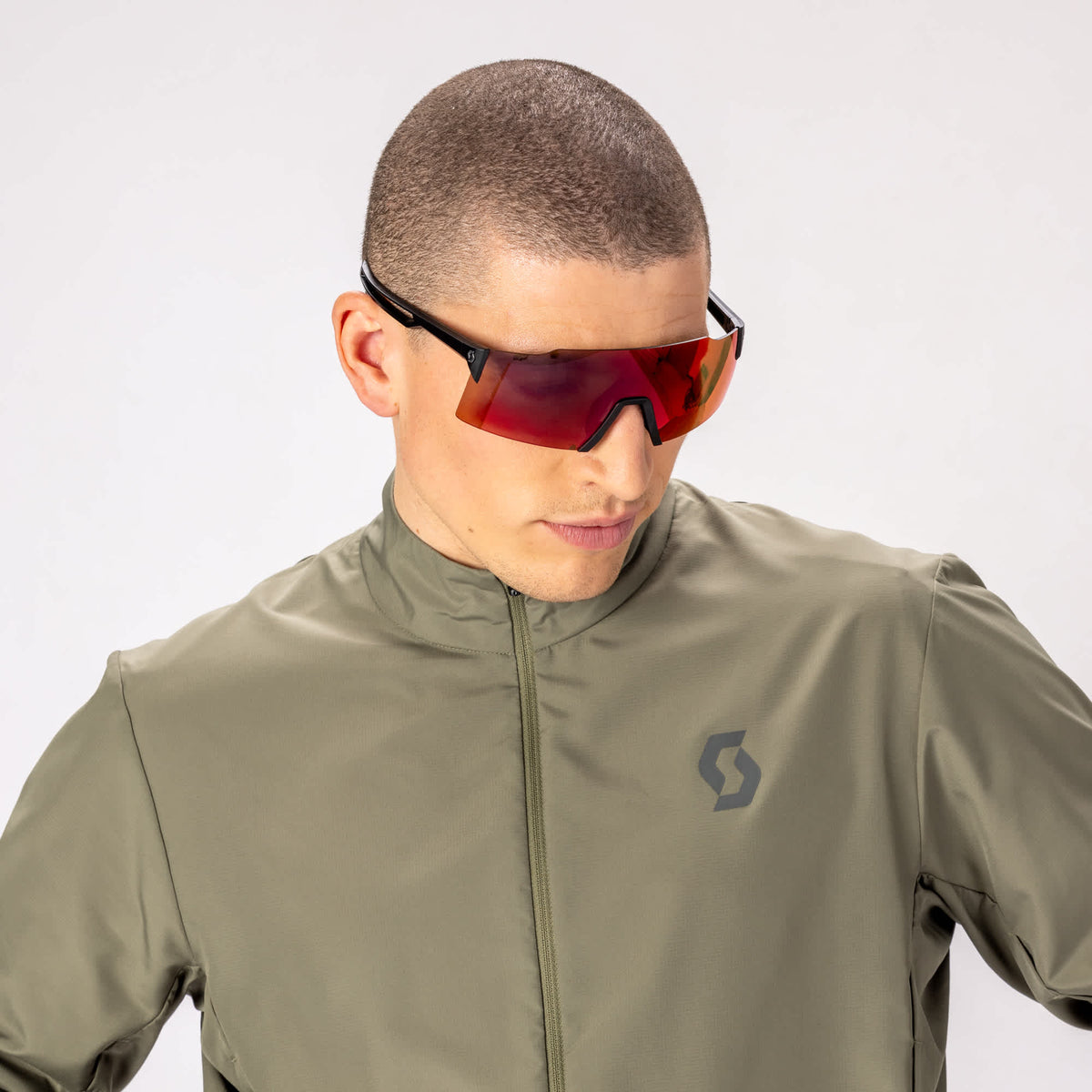 SCOTT Endurance Tech Windbreaker Herrenjacke – Lifestyleansicht 9