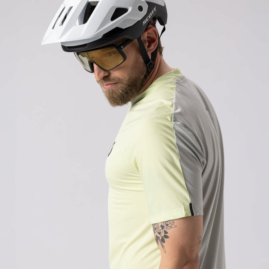 SCOTT Vertic Pro SL Kurzarmshirt für Herren - Kurzarm-Radtrikots bei PeakStyle