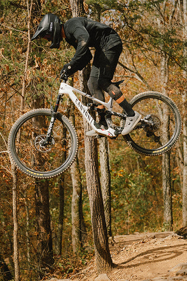 SMITH Hardline Carbon Mips – Carbon-Design für Deinen Downhill-Tag