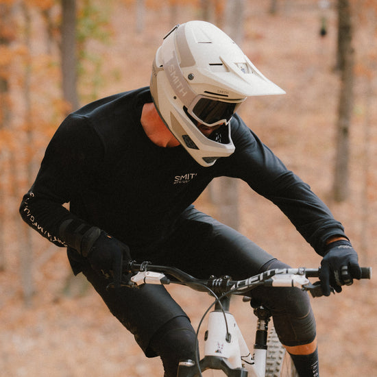 SMITH Hardline Mips – hardline-helmet_matteChalk_lifestyle01.jpg