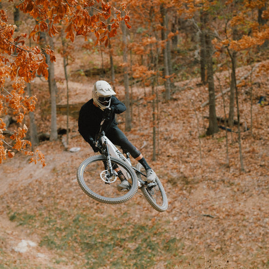 SMITH Hardline Mips – hardline-helmet_matteChalk_lifestyle02.jpg