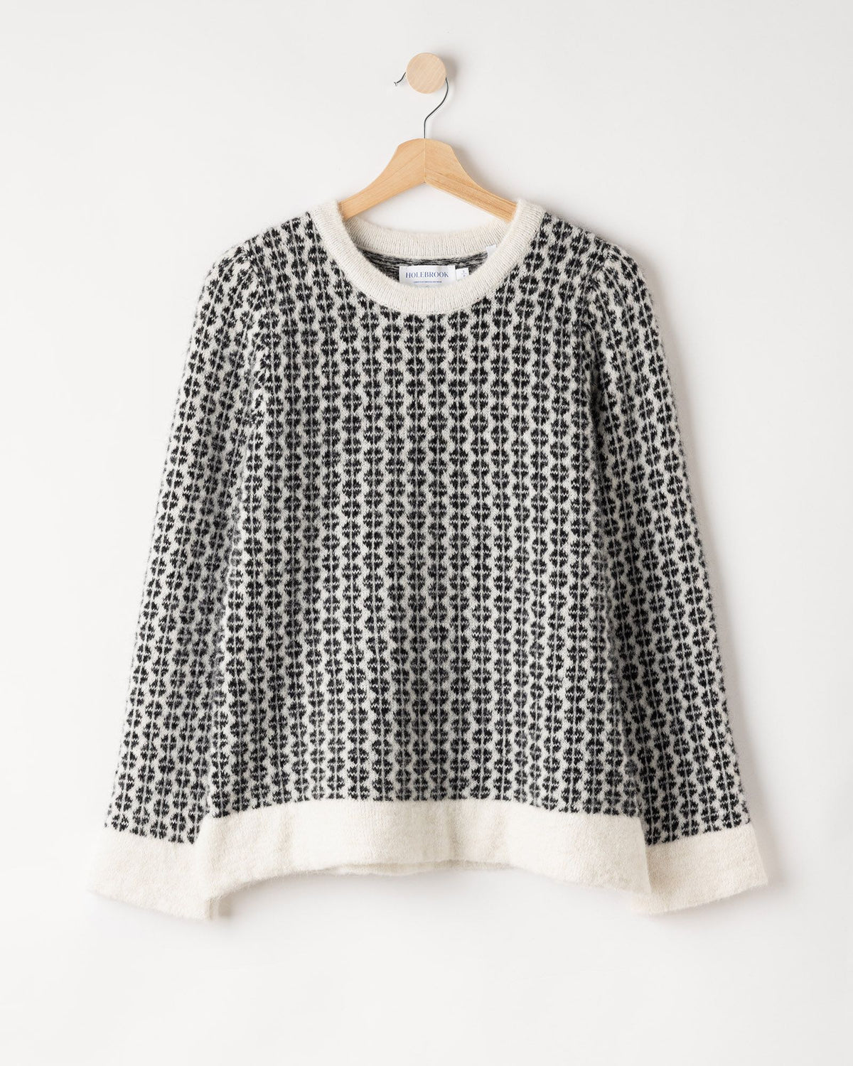 Margaret Crew – Off White-Black – Kleiderbügelaufnahme