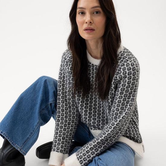 Margaret Crew – Off White-Black – Herstelleransicht