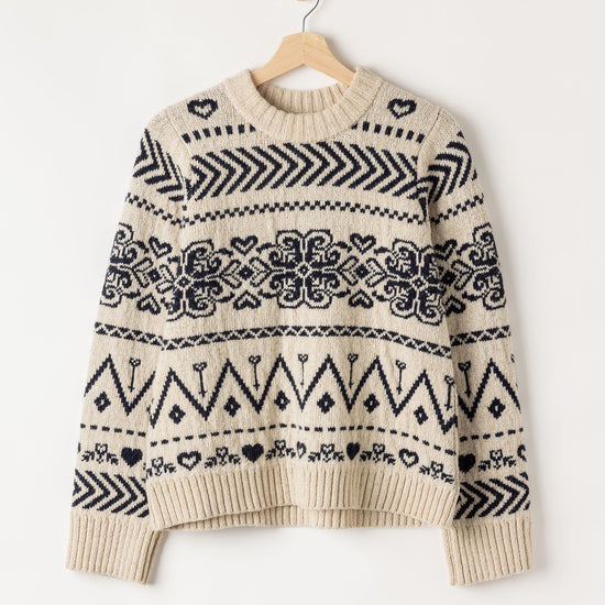 Magda Crew – Sand - Navy – Kleiderbügelaufnahme