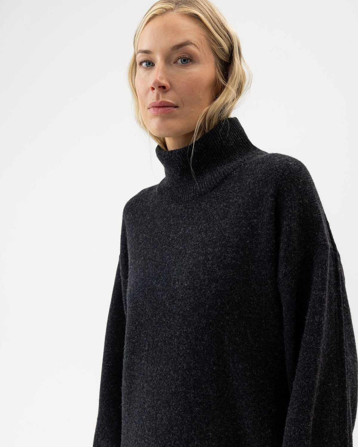 Viveka Dress – Black Melange – Herstelleransicht