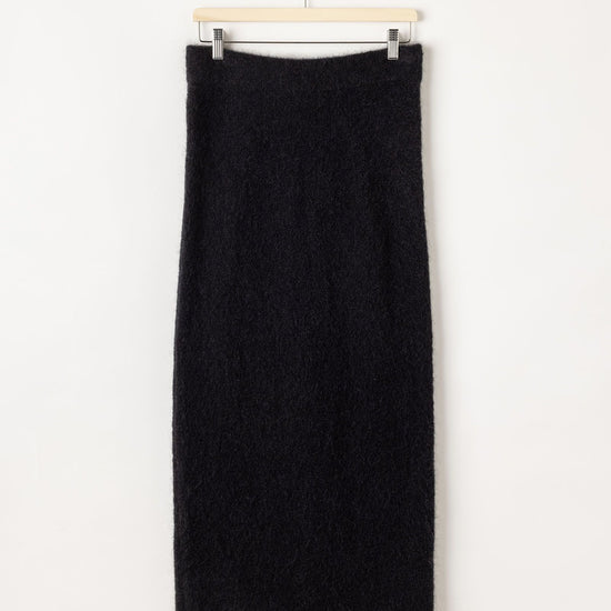 Tindra Skirt – Black – Kleiderbügelaufnahme
