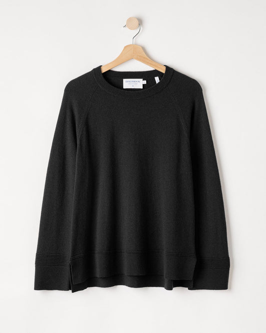 Renata Raglan – Black – Kleiderbügelaufnahme