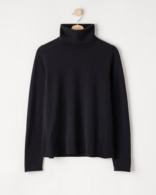 Renata Turtle Neck – Black – Kleiderbügelaufnahme