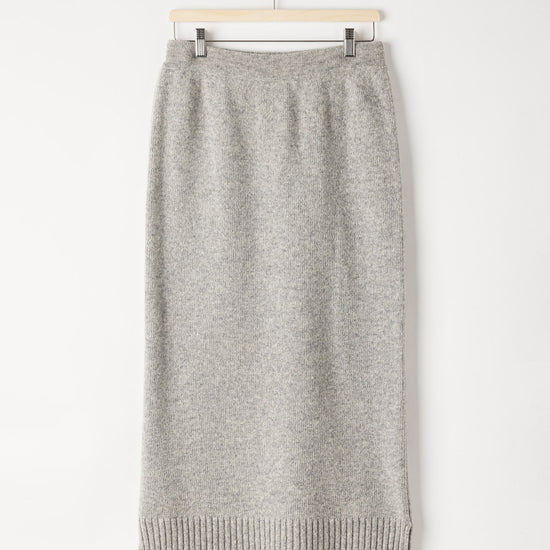 Betty Long Skirt – Grey – Kleiderbügelaufnahme